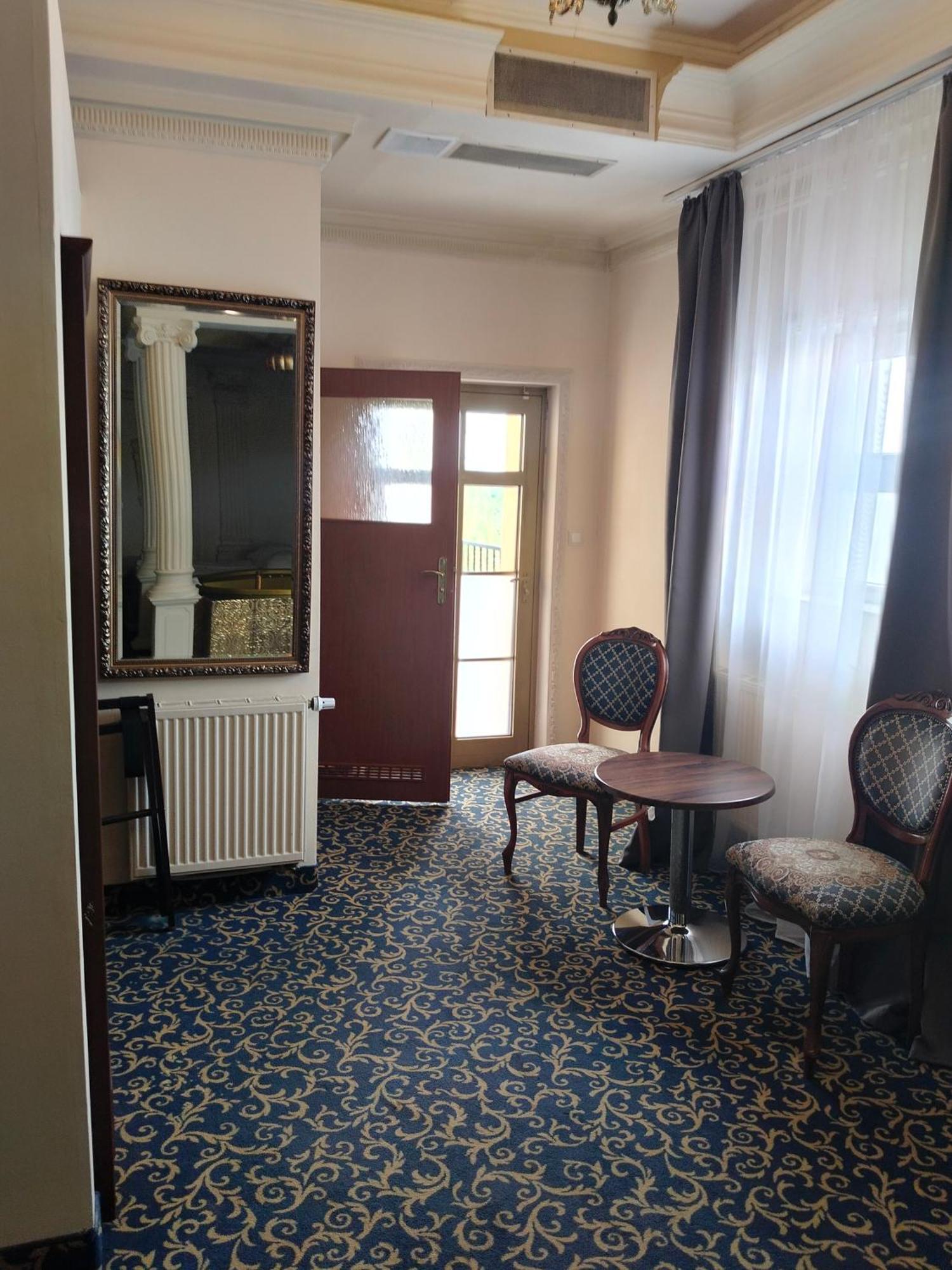 Hotel Venecia Palace Michałowice Exterior foto